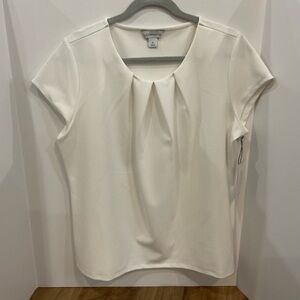 NWT Liz Claiborne Cream Pleated Front Cap Sleeve Blouse